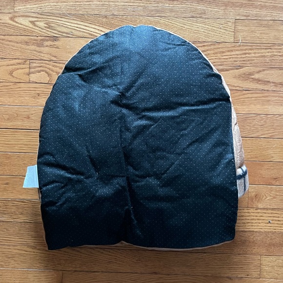 Cat Bed or Small Dog Bed - Picture 3 of 3